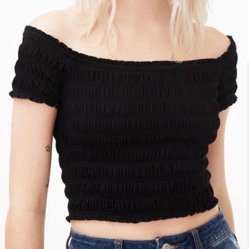 FOREVER 21 Smocked Off-the-Shoulder Crop Top Crop top
Size M